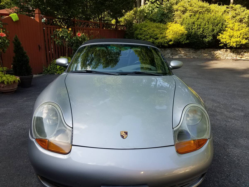 Illustration for article titled At $5,800, Could This 1998 Porsche Boxster Be a Deal of Historic Proportions?
